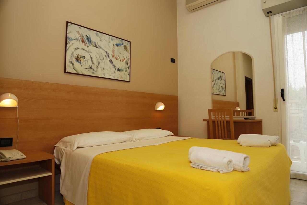Hotel Villa Dina Rimini Exterior photo