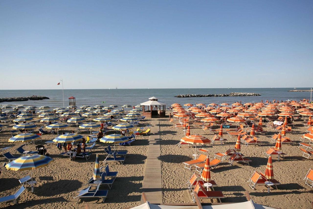 Hotel Villa Dina Rimini Exterior photo