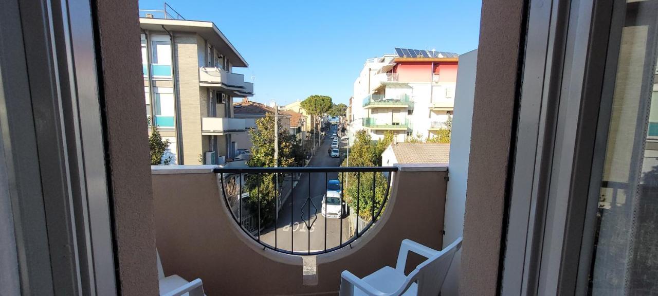 Hotel Villa Dina Rimini Exterior photo