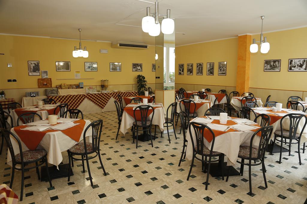 Hotel Villa Dina Rimini Exterior photo
