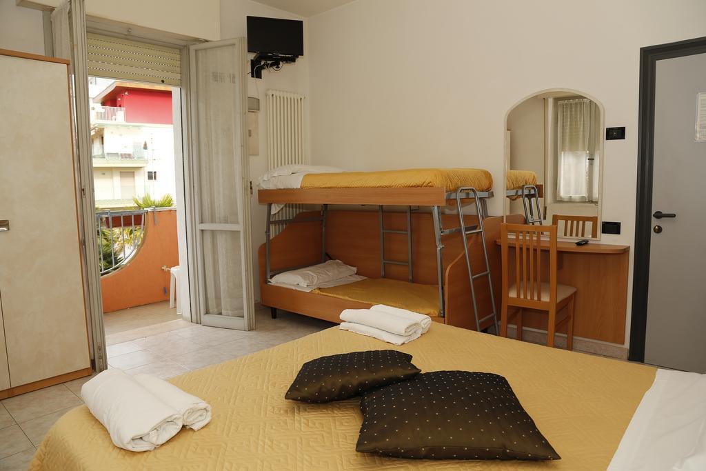 Hotel Villa Dina Rimini Exterior photo