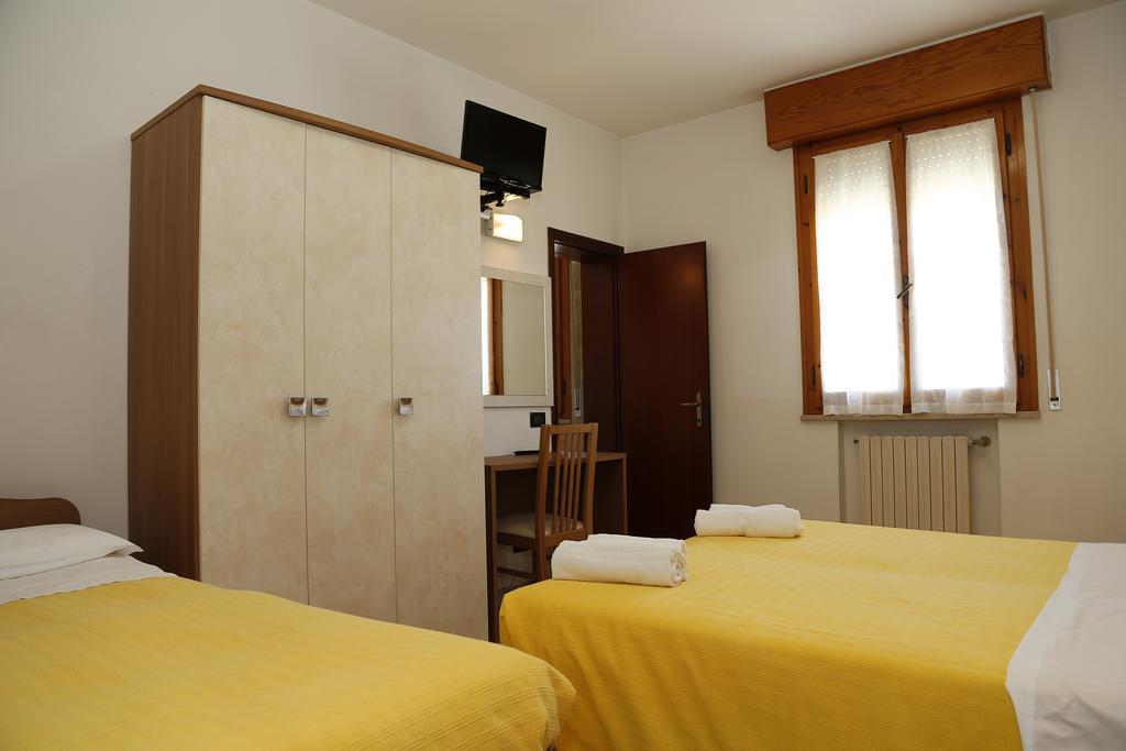 Hotel Villa Dina Rimini Exterior photo