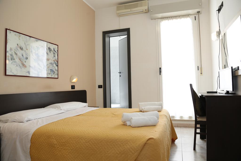 Hotel Villa Dina Rimini Exterior photo