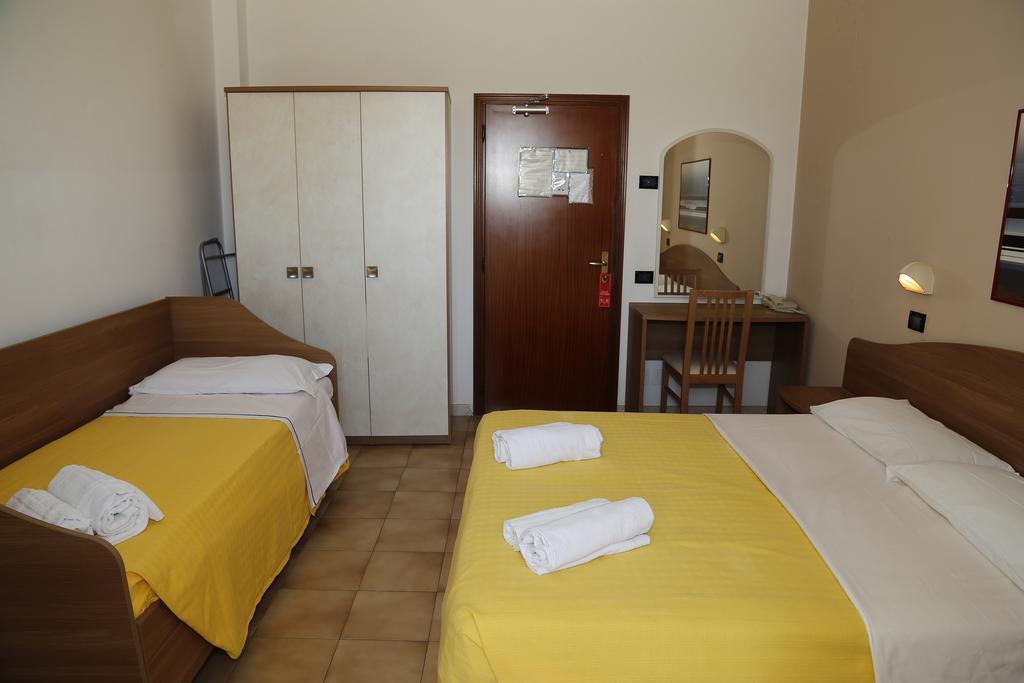 Hotel Villa Dina Rimini Exterior photo