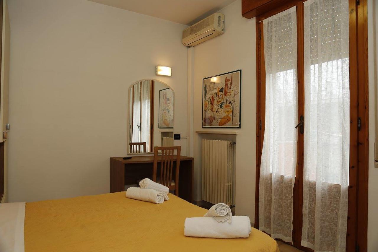 Hotel Villa Dina Rimini Exterior photo